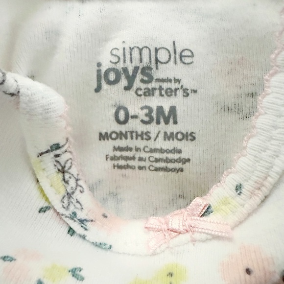Carter’s | Bundle of Patterned Long Sleeve Bodysuits (0-3 mos) - Picture 7 of 7